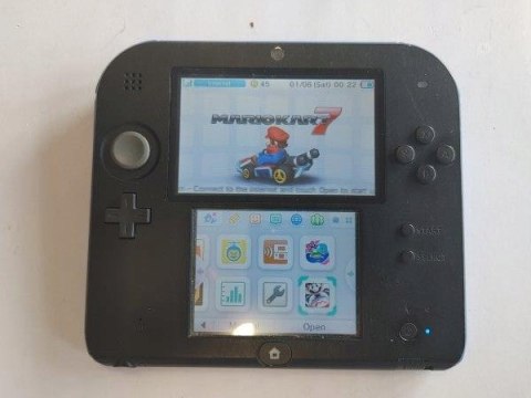 KONSOLA NINTENDO 2DS + RYSIK + KARTA PAMIĘCI + ETUI + 5 GIER KONSOLA NINTENDO 2DS + RYSIK + KARTA PAMIĘCI + ETUI + 5 GIER