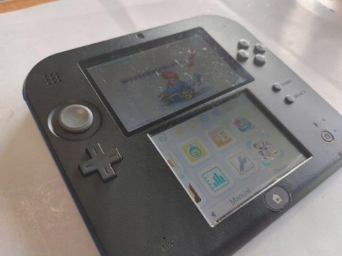 KONSOLA NINTENDO 2DS + RYSIK + KARTA PAMIĘCI + ETUI + 5 GIER KONSOLA NINTENDO 2DS + RYSIK + KARTA PAMIĘCI + ETUI + 5 GIER