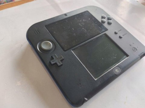 KONSOLA NINTENDO 2DS + RYSIK + KARTA PAMIĘCI + ETUI + 5 GIER KONSOLA NINTENDO 2DS + RYSIK + KARTA PAMIĘCI + ETUI + 5 GIER