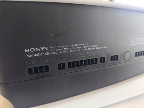 KONSOLA SONY PLAYSTATION 5 825GB 1216A SSD Z NAPĘDEM BLU-RAY + PAD KONSOLA SONY PLAYSTATION 5 825GB 1216A SSD Z NAPĘDEM BLU-RAY + PAD