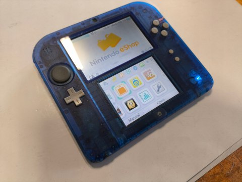KONSOLA NINTENDO 2DS TRANSPARENTNA NIEBIESKA + RYSIK + ŁADOWARKA + KARTA KONSOLA NINTENDO 2DS TRANSPARENTNA NIEBIESKA + RYSIK + ŁADOWARKA + KARTA