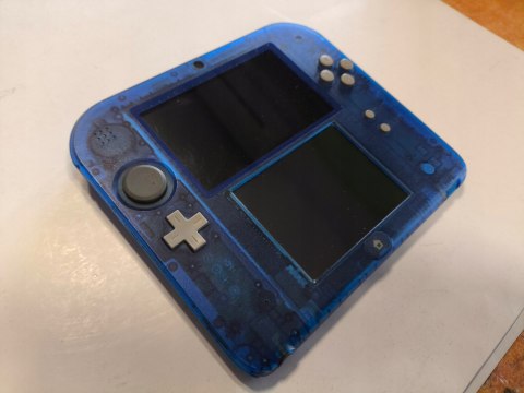 KONSOLA NINTENDO 2DS TRANSPARENTNA NIEBIESKA + RYSIK + ŁADOWARKA + KARTA KONSOLA NINTENDO 2DS TRANSPARENTNA NIEBIESKA + RYSIK + ŁADOWARKA + KARTA