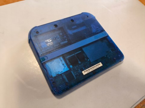KONSOLA NINTENDO 2DS TRANSPARENTNA NIEBIESKA + RYSIK + ŁADOWARKA + KARTA KONSOLA NINTENDO 2DS TRANSPARENTNA NIEBIESKA + RYSIK + ŁADOWARKA + KARTA