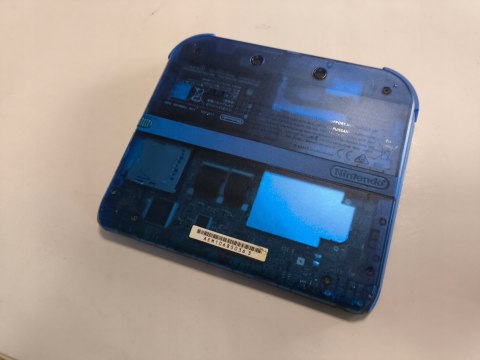 KONSOLA NINTENDO 2DS TRANSPARENTNA NIEBIESKA + RYSIK + ŁADOWARKA + KARTA KONSOLA NINTENDO 2DS TRANSPARENTNA NIEBIESKA + RYSIK + ŁADOWARKA + KARTA
