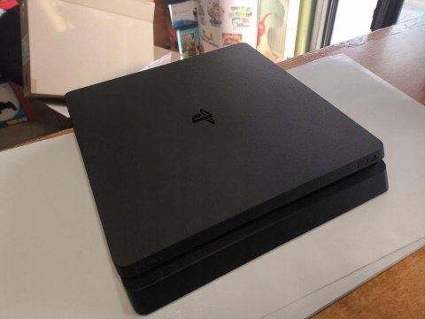 KONSOLA PLAYSTATION 4 SLIM 500GB 2116A + PAD + 5 GIER ! KONSOLA PLAYSTATION 4 SLIM 500GB 2116A + PAD + 5 GIER !
