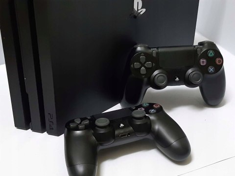 KONSOLA PS4 PLAYSTATION 4 PRO 1TB + 2 PADY + 3 GRY KONSOLA PS4 PLAYSTATION 4 PRO 1TB + 2 PADY + 3 GRY