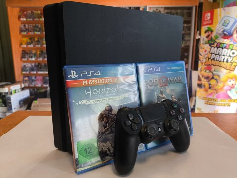 KONSOLA PS4 PLAYSTATION 4 SLIM 1TB + ORYGINALNY PAD + 2 GRY + PUDEŁKO KONSOLA PS4 PLAYSTATION 4 SLIM 1TB + ORYGINALNY PAD + 2 GRY + PUDEŁKO