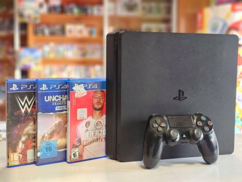 KONSOLA PS4 PLAYSTATION 4 SLIM 1TB + ORYGINALNY PAD + 3 GRY KONSOLA PS4 PLAYSTATION 4 SLIM 1TB + ORYGINALNY PAD + 3 GRY