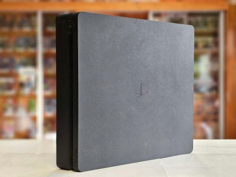 KONSOLA PS4 PLAYSTATION 4 SLIM 1TB + ORYGINALNY PAD + 3 GRY KONSOLA PS4 PLAYSTATION 4 SLIM 1TB + ORYGINALNY PAD + 3 GRY