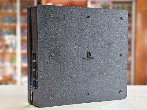 KONSOLA PS4 PLAYSTATION 4 SLIM 1TB + ORYGINALNY PAD + 3 GRY KONSOLA PS4 PLAYSTATION 4 SLIM 1TB + ORYGINALNY PAD + 3 GRY