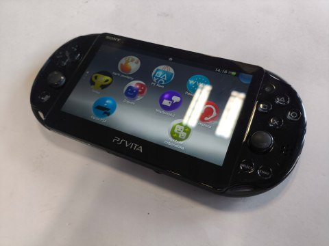 KONSOLA SONY PS VITA SLIM MODEL 2004 + ŁADOWARKA + PUDEŁKO + ETUI KONSOLA SONY PS VITA SLIM MODEL 2004 + ŁADOWARKA + PUDEŁKO + ETUI
