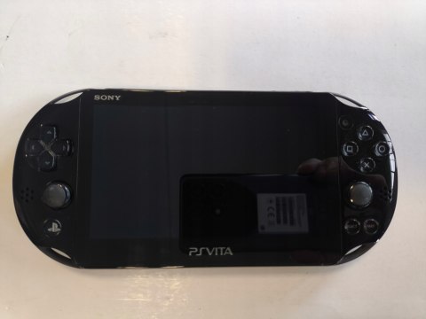 KONSOLA SONY PS VITA SLIM MODEL 2004 + ŁADOWARKA + PUDEŁKO + ETUI KONSOLA SONY PS VITA SLIM MODEL 2004 + ŁADOWARKA + PUDEŁKO + ETUI