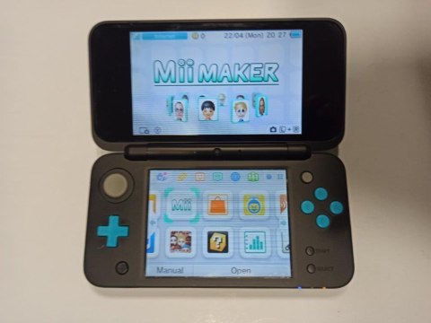 KONSOLA NEW NINTENDO 2DS XL NIEBIESKO-CZARNA + ŁAD + RYSIK + PUDEŁKO KONSOLA NEW NINTENDO 2DS XL NIEBIESKO-CZARNA + ŁAD + RYSIK + PUDEŁKO