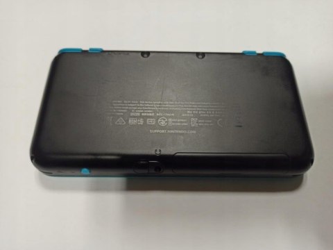 KONSOLA NEW NINTENDO 2DS XL NIEBIESKO-CZARNA + ŁAD + RYSIK + PUDEŁKO KONSOLA NEW NINTENDO 2DS XL NIEBIESKO-CZARNA + ŁAD + RYSIK + PUDEŁKO