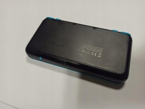 KONSOLA NEW NINTENDO 2DS XL NIEBIESKO-CZARNA + ŁAD + RYSIK + PUDEŁKO KONSOLA NEW NINTENDO 2DS XL NIEBIESKO-CZARNA + ŁAD + RYSIK + PUDEŁKO