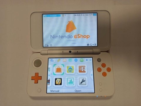 KONSOLA NEW NINTENDO 2DS XL POMARAŃCZOWO-BIAŁA + ŁAD + ETUI KONSOLA NEW NINTENDO 2DS XL POMARAŃCZOWO-BIAŁA + ŁAD + ETUI