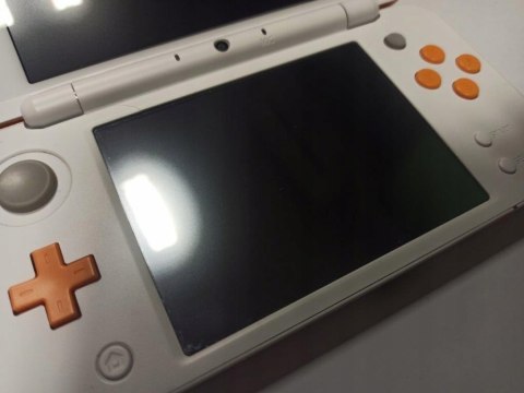 KONSOLA NEW NINTENDO 2DS XL POMARAŃCZOWO-BIAŁA + ŁAD + ETUI KONSOLA NEW NINTENDO 2DS XL POMARAŃCZOWO-BIAŁA + ŁAD + ETUI