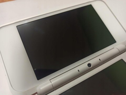 KONSOLA NEW NINTENDO 2DS XL POMARAŃCZOWO-BIAŁA + ŁAD + ETUI KONSOLA NEW NINTENDO 2DS XL POMARAŃCZOWO-BIAŁA + ŁAD + ETUI