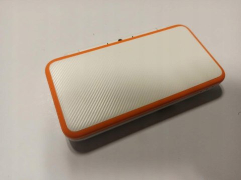 KONSOLA NEW NINTENDO 2DS XL POMARAŃCZOWO-BIAŁA + ŁAD + ETUI KONSOLA NEW NINTENDO 2DS XL POMARAŃCZOWO-BIAŁA + ŁAD + ETUI