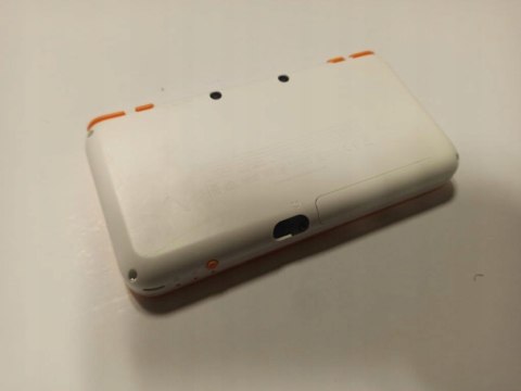 KONSOLA NEW NINTENDO 2DS XL POMARAŃCZOWO-BIAŁA + ŁAD + ETUI KONSOLA NEW NINTENDO 2DS XL POMARAŃCZOWO-BIAŁA + ŁAD + ETUI