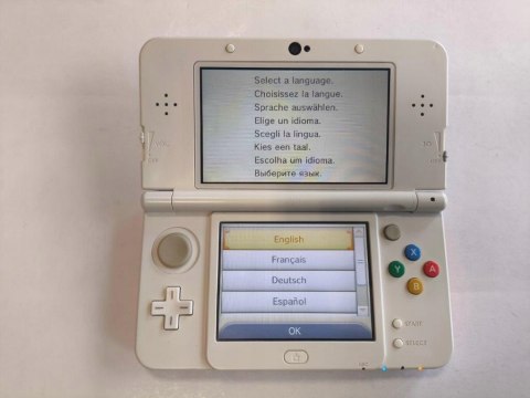 KONSOLA NEW NINTENDO 3DS CZARNA + ŁAD + KARTA PAMIĘCI + COVER PLATE MARIO KONSOLA NEW NINTENDO 3DS CZARNA + ŁAD + KARTA PAMIĘCI + COVER PLATE MARIO