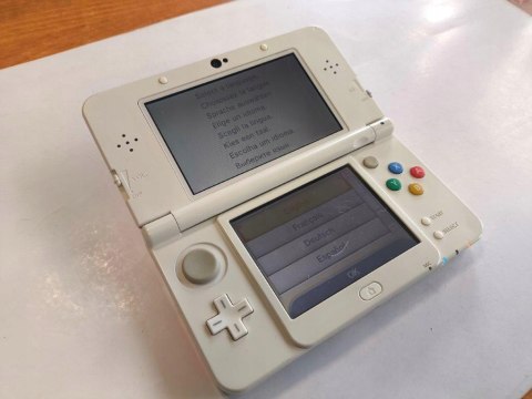 KONSOLA NEW NINTENDO 3DS CZARNA + ŁAD + KARTA PAMIĘCI + COVER PLATE MARIO KONSOLA NEW NINTENDO 3DS CZARNA + ŁAD + KARTA PAMIĘCI + COVER PLATE MARIO