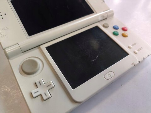 KONSOLA NEW NINTENDO 3DS CZARNA + ŁAD + KARTA PAMIĘCI + COVER PLATE MARIO KONSOLA NEW NINTENDO 3DS CZARNA + ŁAD + KARTA PAMIĘCI + COVER PLATE MARIO