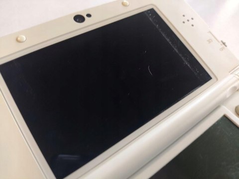 KONSOLA NEW NINTENDO 3DS CZARNA + ŁAD + KARTA PAMIĘCI + COVER PLATE MARIO KONSOLA NEW NINTENDO 3DS CZARNA + ŁAD + KARTA PAMIĘCI + COVER PLATE MARIO