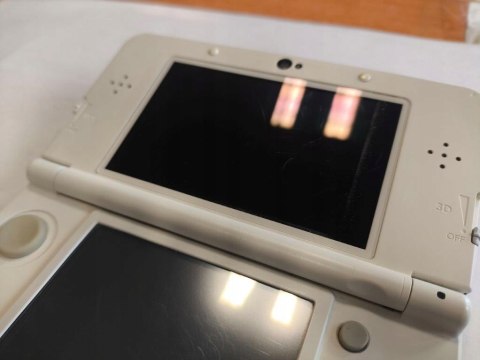 KONSOLA NEW NINTENDO 3DS CZARNA + ŁAD + KARTA PAMIĘCI + COVER PLATE MARIO KONSOLA NEW NINTENDO 3DS CZARNA + ŁAD + KARTA PAMIĘCI + COVER PLATE MARIO
