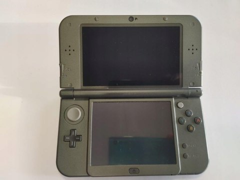 KONSOLA NEW NINTENDO 3DS XL CZARNA - GÓRNY EKRAN IPS + ŁADOWARKA + PUDEŁKO KONSOLA NEW NINTENDO 3DS XL CZARNA - GÓRNY EKRAN IPS + ŁADOWARKA + PUDEŁKO