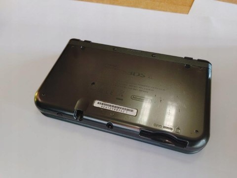 KONSOLA NEW NINTENDO 3DS XL CZARNA - GÓRNY EKRAN IPS + ŁADOWARKA KONSOLA NEW NINTENDO 3DS XL CZARNA - GÓRNY EKRAN IPS + ŁADOWARKA