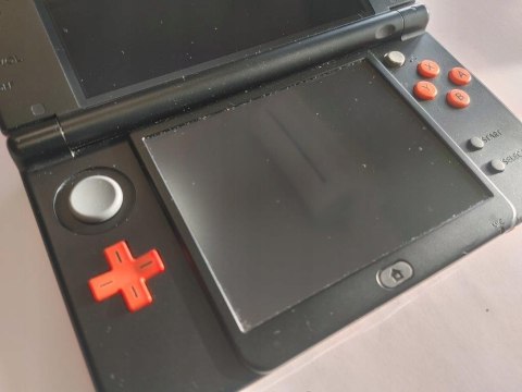 KONSOLA NEW NINTENDO 3DS XL POMARAŃCZOWO-CZARNA + GRA POKEMON MOON + ŁAD KONSOLA NEW NINTENDO 3DS XL POMARAŃCZOWO-CZARNA + GRA POKEMON MOON + ŁAD