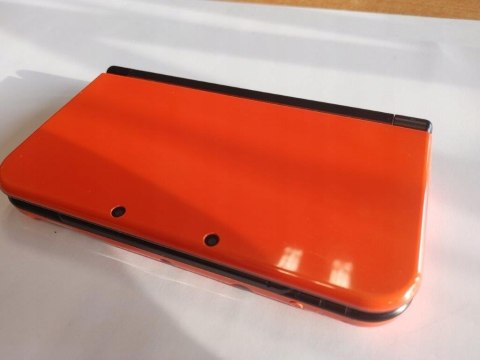 KONSOLA NEW NINTENDO 3DS XL POMARAŃCZOWO-CZARNA + GRA POKEMON MOON + ŁAD KONSOLA NEW NINTENDO 3DS XL POMARAŃCZOWO-CZARNA + GRA POKEMON MOON + ŁAD