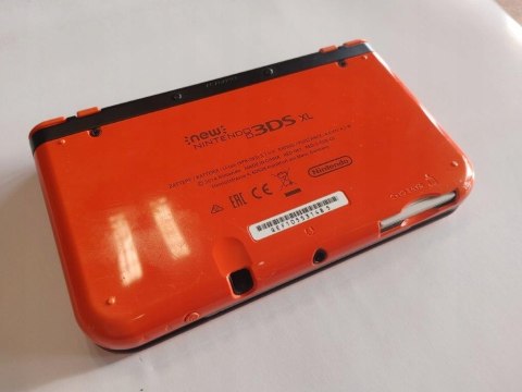 KONSOLA NEW NINTENDO 3DS XL POMARAŃCZOWO-CZARNA + GRA POKEMON MOON + ŁAD KONSOLA NEW NINTENDO 3DS XL POMARAŃCZOWO-CZARNA + GRA POKEMON MOON + ŁAD