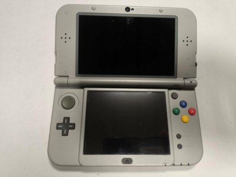 KONSOLA NEW NINTENDO 3DS XL SNES EDITION + ŁADOWARKA + RYSIK KONSOLA NEW NINTENDO 3DS XL SNES EDITION + ŁADOWARKA + RYSIK