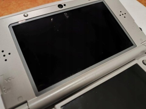KONSOLA NEW NINTENDO 3DS XL SNES EDITION + ŁADOWARKA + RYSIK KONSOLA NEW NINTENDO 3DS XL SNES EDITION + ŁADOWARKA + RYSIK
