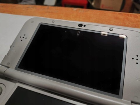 KONSOLA NEW NINTENDO 3DS XL SNES EDITION + ŁADOWARKA + RYSIK KONSOLA NEW NINTENDO 3DS XL SNES EDITION + ŁADOWARKA + RYSIK
