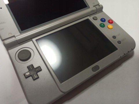 KONSOLA NEW NINTENDO 3DS XL SNES EDITION + ŁADOWARKA KONSOLA NEW NINTENDO 3DS XL SNES EDITION + ŁADOWARKA