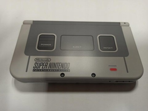 KONSOLA NEW NINTENDO 3DS XL SNES EDITION + ŁADOWARKA KONSOLA NEW NINTENDO 3DS XL SNES EDITION + ŁADOWARKA