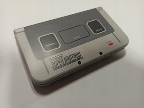 KONSOLA NEW NINTENDO 3DS XL SNES EDITION + ŁADOWARKA KONSOLA NEW NINTENDO 3DS XL SNES EDITION + ŁADOWARKA