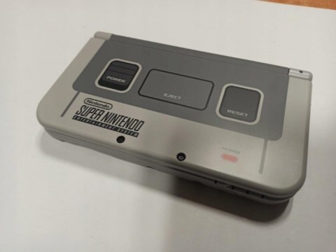 KONSOLA NEW NINTENDO 3DS XL SNES EDITION + ŁADOWARKA KONSOLA NEW NINTENDO 3DS XL SNES EDITION + ŁADOWARKA