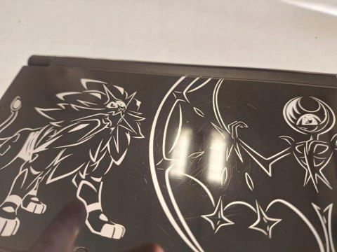 KONSOLA NEW NINTENDO 3DS XL SOLGALEO & LUNALA IPS + RYSIK + PUDEŁKO + ŁAD KONSOLA NEW NINTENDO 3DS XL SOLGALEO & LUNALA IPS + RYSIK + PUDEŁKO + ŁAD