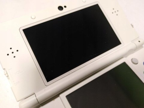 KONSOLA NEW NINTENDO 3DS + ŁADOWARKA + RYSIK + ETUI + GRA KONSOLA NEW NINTENDO 3DS + ŁADOWARKA + RYSIK + ETUI + GRA