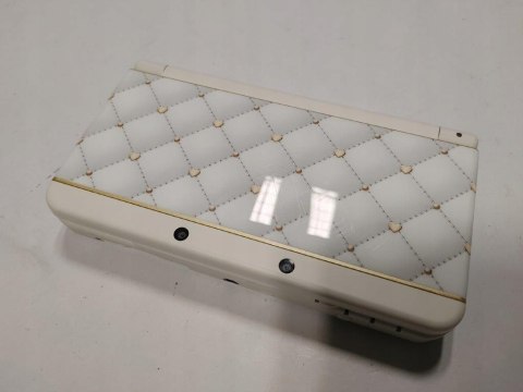 KONSOLA NEW NINTENDO 3DS + ŁADOWARKA + RYSIK + ETUI + GRA KONSOLA NEW NINTENDO 3DS + ŁADOWARKA + RYSIK + ETUI + GRA