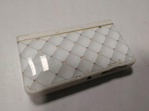 KONSOLA NEW NINTENDO 3DS + ŁADOWARKA + RYSIK + ETUI + GRA KONSOLA NEW NINTENDO 3DS + ŁADOWARKA + RYSIK + ETUI + GRA