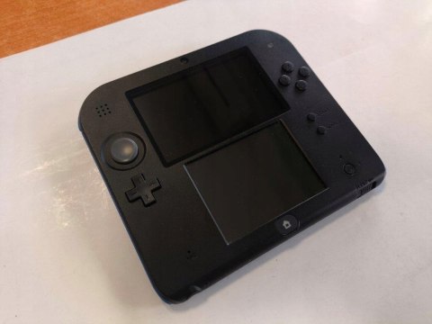 KONSOLA NINTENDO 2DS + KARTA PAMIĘCI + ŁAD + ETUI + NEW SUPER MARIO BROS 2 KONSOLA NINTENDO 2DS + KARTA PAMIĘCI + ŁAD + ETUI + NEW SUPER MARIO BROS 2