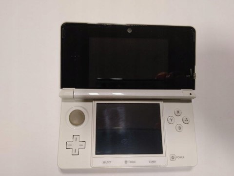 KONSOLA NINTENDO 3DS BIAŁA + ŁADOWARKA + RYSIK + KARTA PAMIĘCI + ETUI + ŁAD KONSOLA NINTENDO 3DS BIAŁA + ŁADOWARKA + RYSIK + KARTA PAMIĘCI + ETUI + ŁAD