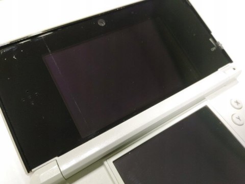 KONSOLA NINTENDO 3DS BIAŁA + ŁADOWARKA + RYSIK + KARTA PAMIĘCI + ETUI + ŁAD KONSOLA NINTENDO 3DS BIAŁA + ŁADOWARKA + RYSIK + KARTA PAMIĘCI + ETUI + ŁAD