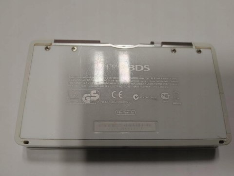 KONSOLA NINTENDO 3DS BIAŁA + ŁADOWARKA + RYSIK + KARTA PAMIĘCI + ETUI + ŁAD KONSOLA NINTENDO 3DS BIAŁA + ŁADOWARKA + RYSIK + KARTA PAMIĘCI + ETUI + ŁAD