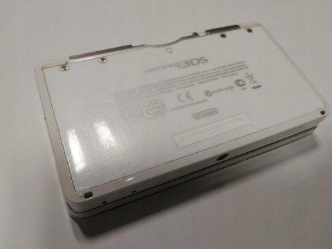KONSOLA NINTENDO 3DS BIAŁA + ŁADOWARKA + RYSIK + KARTA PAMIĘCI + ETUI + ŁAD KONSOLA NINTENDO 3DS BIAŁA + ŁADOWARKA + RYSIK + KARTA PAMIĘCI + ETUI + ŁAD